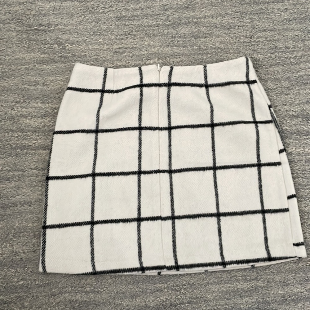 Lulu’s Spence white plaid skirt